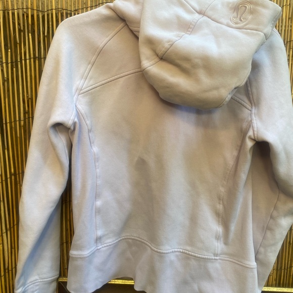 Lululemon Lavender color Size 8 - Picture 1 of 2